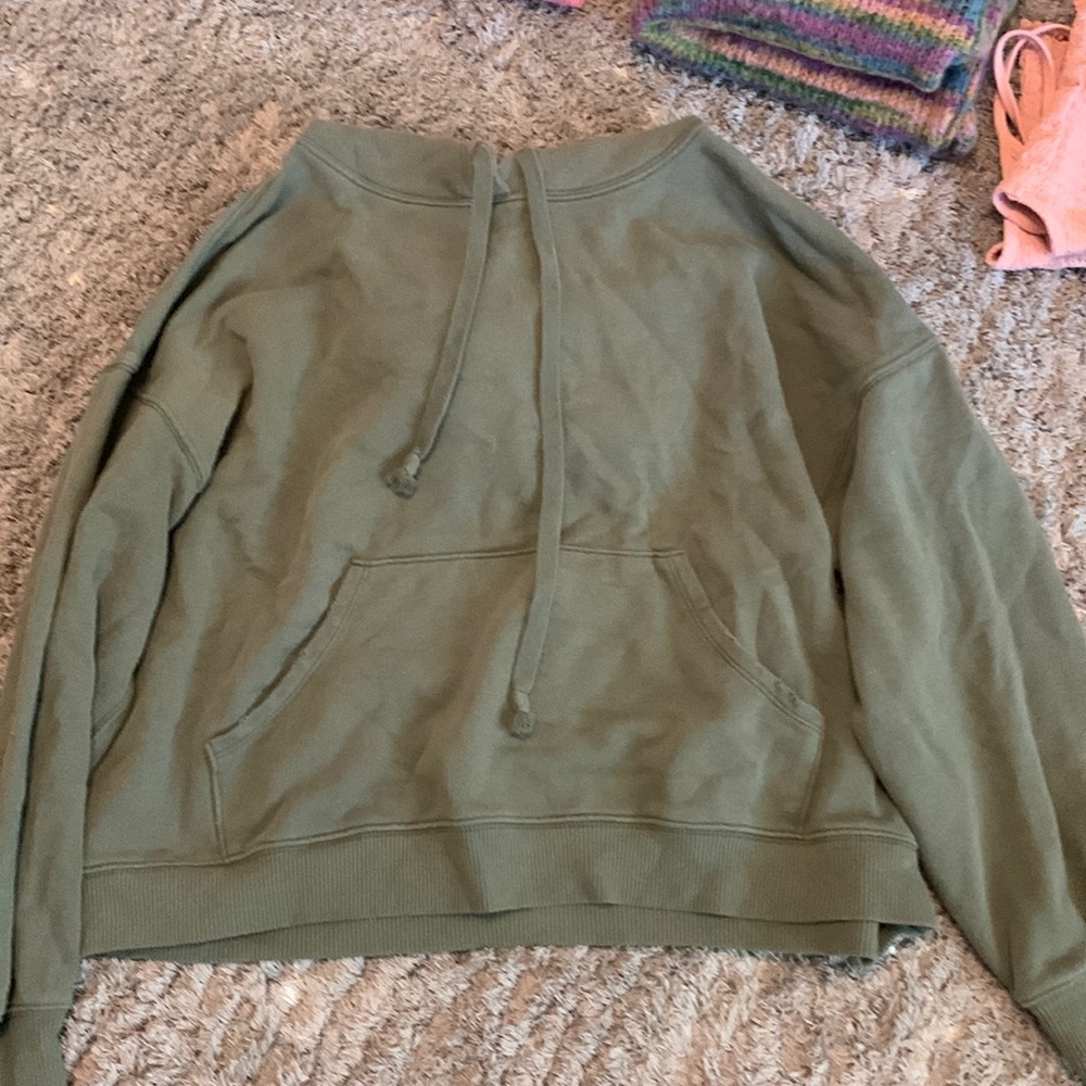 Aerie medium olive green